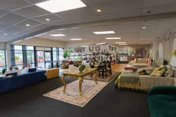 CENTRAL PARK DRIVE | SHOWROOM + PARKING