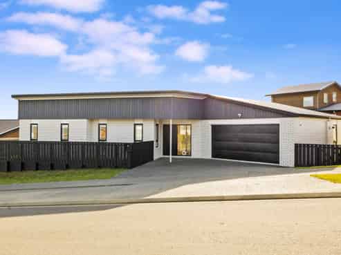 87 Cedarwood Street, Woodridge