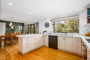 50F Katherine Mansfield Drive, Whitemans Valley