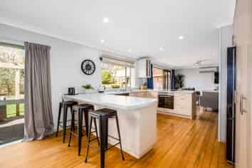 50F Katherine Mansfield Drive, Whitemans Valley