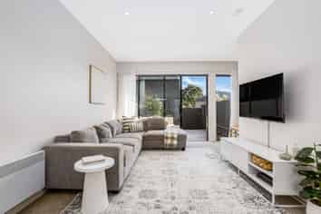 10/6 Oswald Crescent, Paparangi