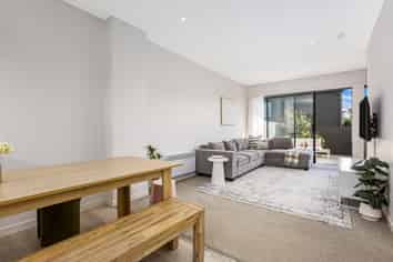 10/6 Oswald Crescent, Paparangi