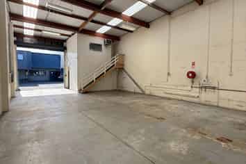 182sqm Industrial with 4 Car Parks