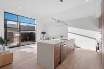 1/117 Mays Road, Saint Albans