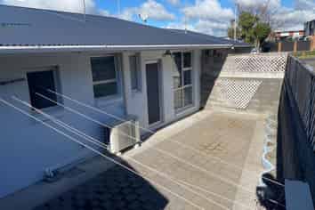 2/63 Clifton Drive, Waitara