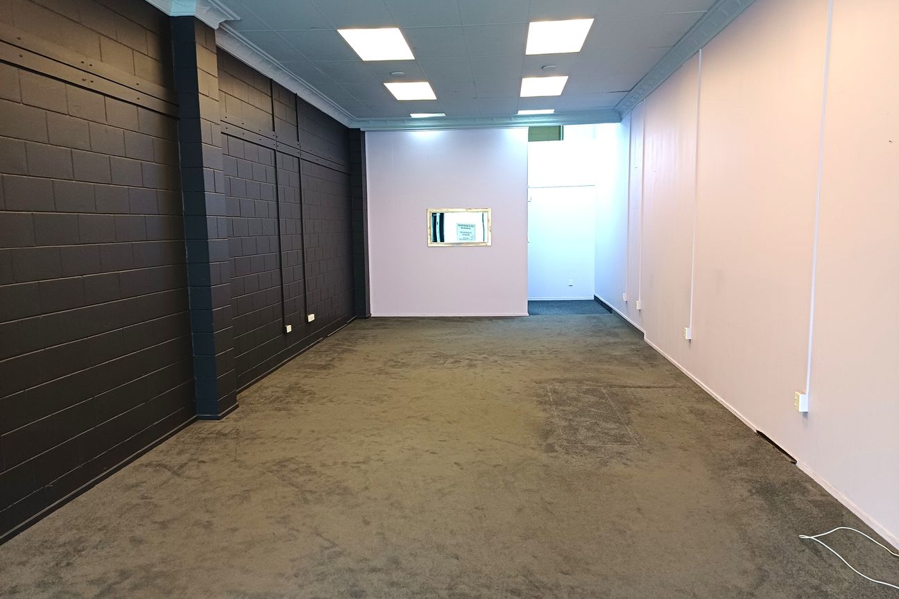 Two x 100 m² Retail Outlets - Vista 2