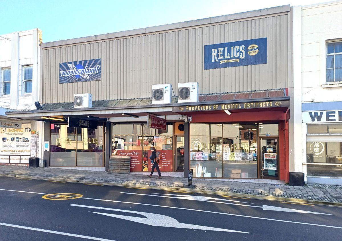 Two x 100 m² Retail Outlets