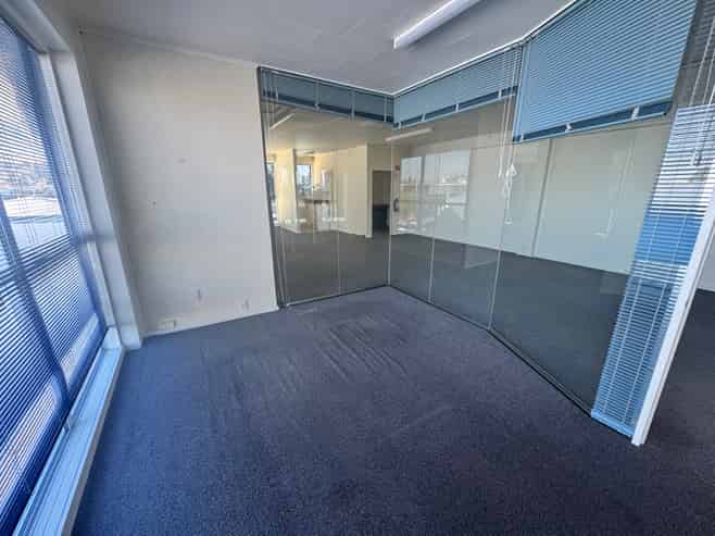 Nice and bright Taradale office