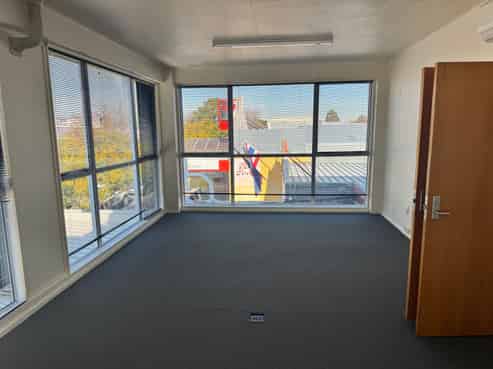 Nice and bright Taradale office
