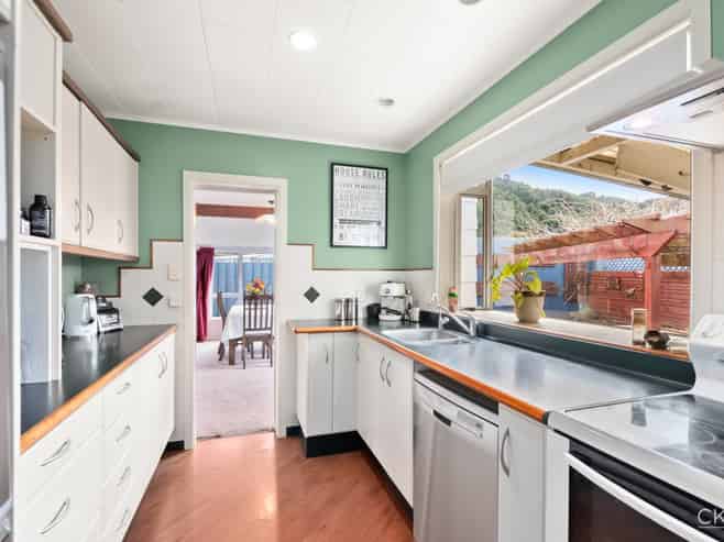 22 Denver Grove, Totara Park