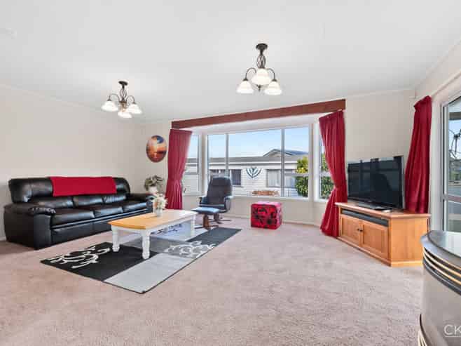 22 Denver Grove, Totara Park