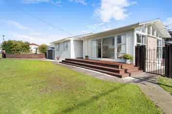 22 Wallace Rd, Mangere Bridge