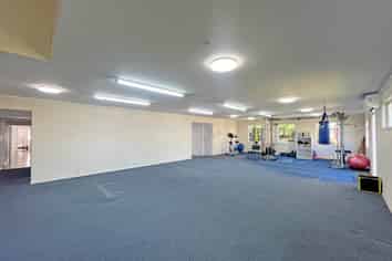 HIGH EXPOSURE CLINIC OR OFFICE SPACE
