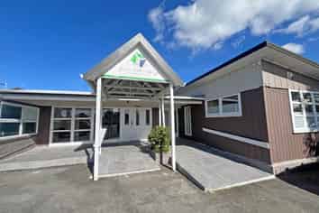 HIGH EXPOSURE CLINIC OR OFFICE SPACE
