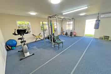 HIGH EXPOSURE CLINIC OR OFFICE SPACE
