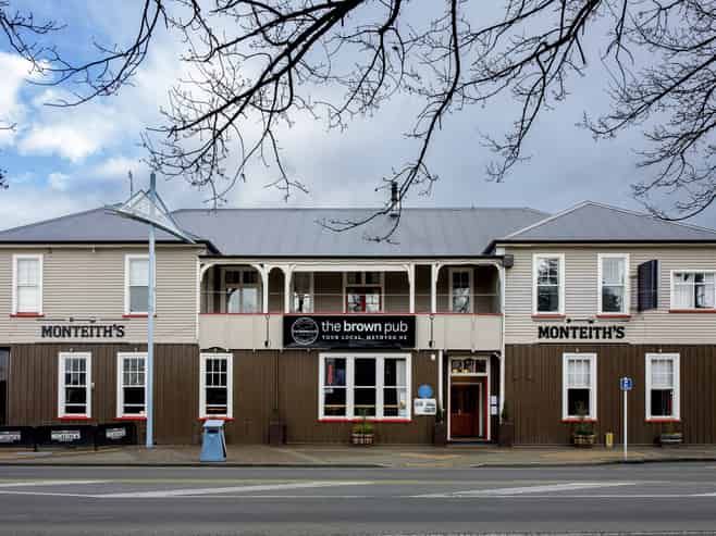The Brown Pub – absolute gem, multi income strems