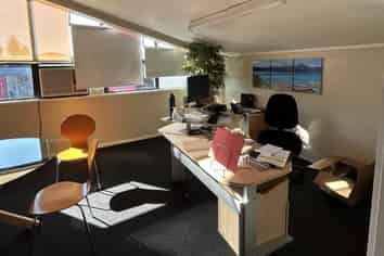 Well-Presented Office & Warehouse