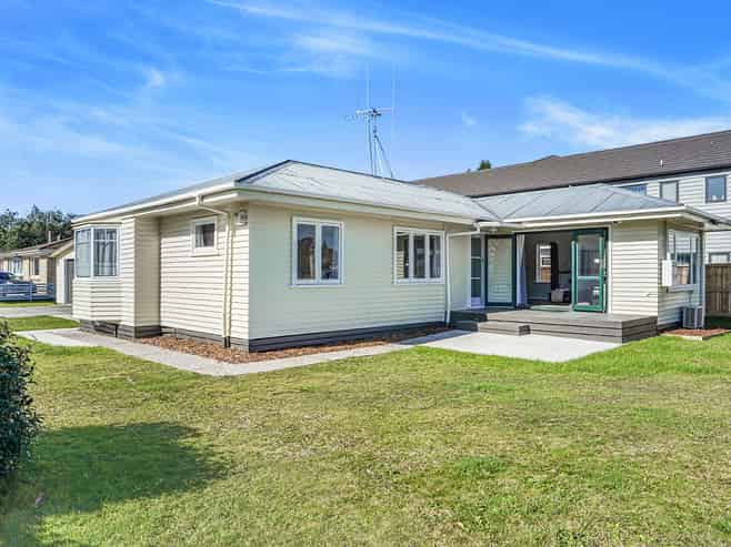 16 Cameron Road, Hamilton East