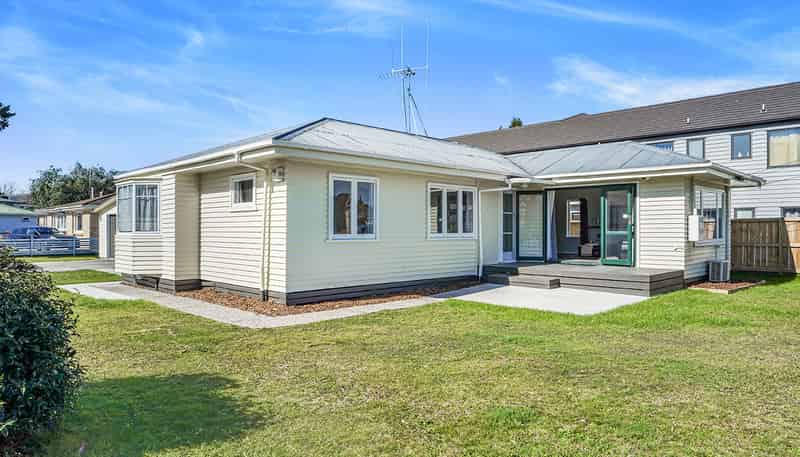 16 Cameron Road, Hamilton East