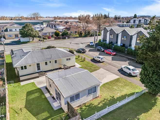 16 Cameron Road, Hamilton East