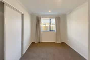 80 Broadway Parade, Rolleston