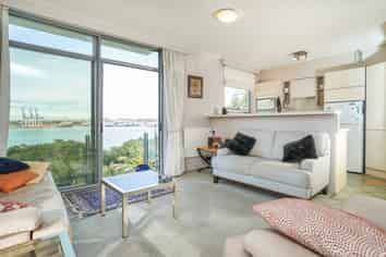 8/25 Stanley Point Road, Stanley Point