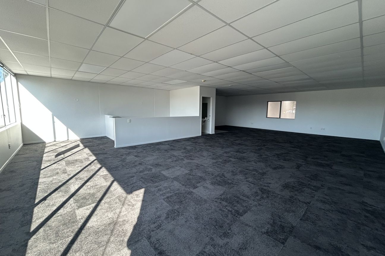High-exposure Otahuhu industrial unit - Aanzicht 3