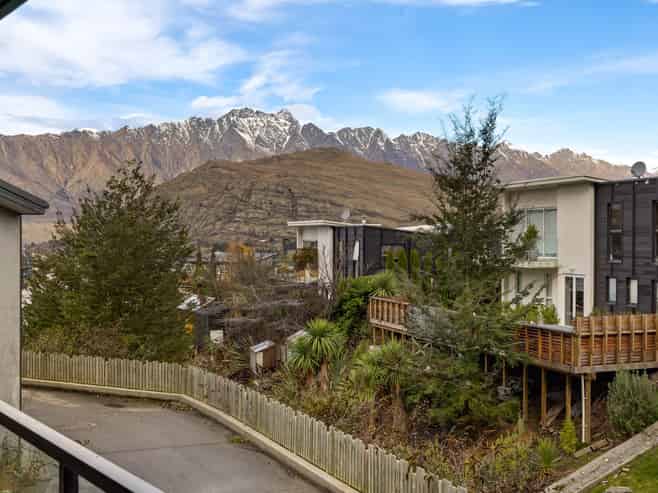 10 St Laura's Lane, Queenstown Hill