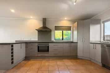 398 Pinnacle Hill Road, Bombay