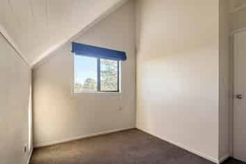 398 Pinnacle Hill Road, Bombay
