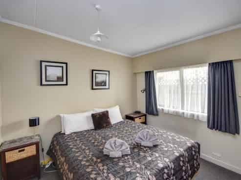 Land & Buildings - 16 Units - George St Dunedin