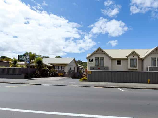 Land & Buildings - 16 Units - George St Dunedin