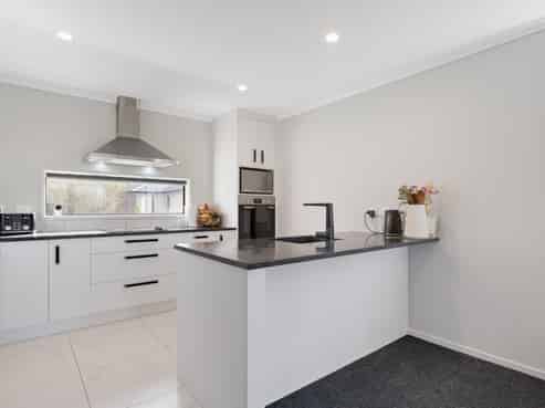 9 Raby Lane, Pyes Pa