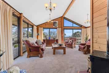 10 Ridge Lane, New Plymouth