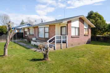 2A Saint Lukes Place, Bader