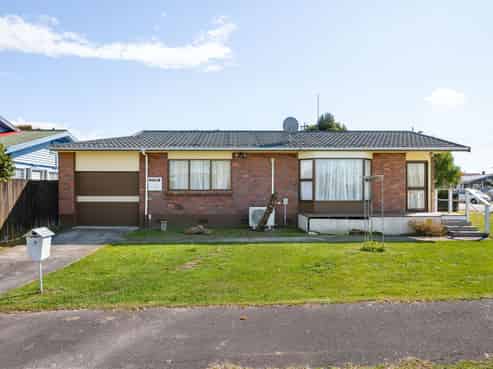 2A Saint Lukes Place, Bader