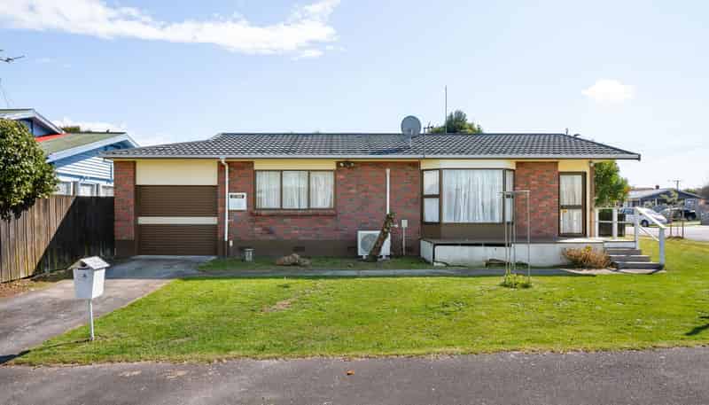 2A Saint Lukes Place, Bader
