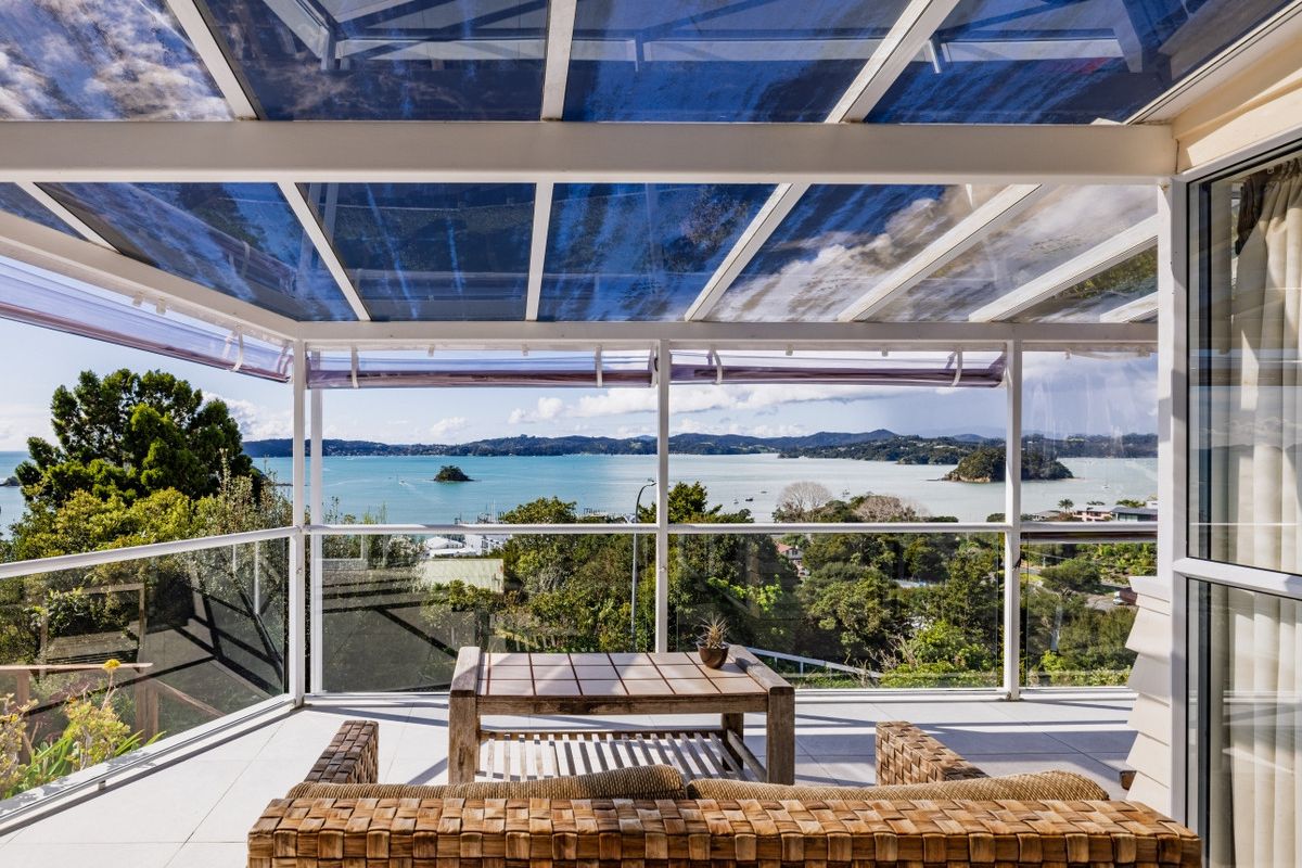 TOP OF THE BAY! HOME & INCOME – HUGE PRICE DROP! – další