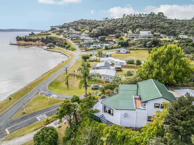 632 Kellys Bay Road, Pouto