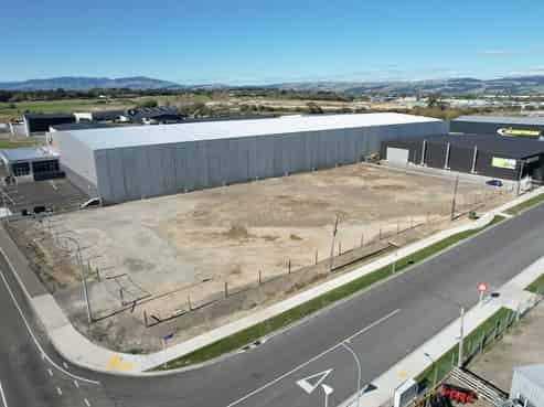 IN THE HEART OF THE CENTRAL DISTRIBUTION HUB