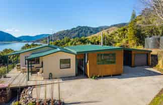 826 Queen Charlotte Drive, Havelock