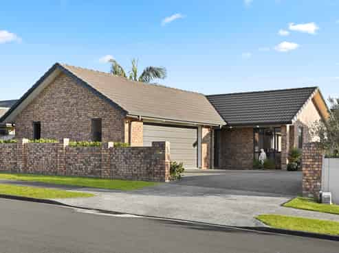 6 Compton Grove, Huntington