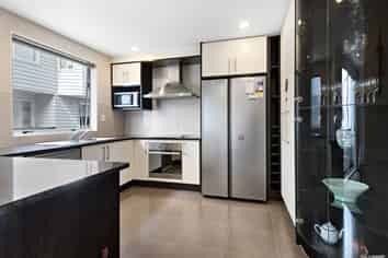 4/6 Islington Aven, New Lynn