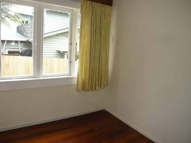 8 Mark Road, Mount Albert