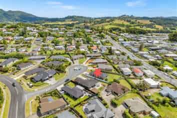 8 Muirfield Rise, Kamo