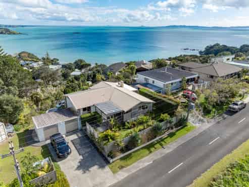 16 Rangikapiti Road, Coopers Beach