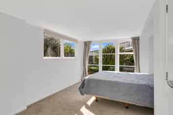16 Royal View Road, Te Atatu South