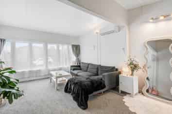 1305 Whangaparaoa Road, Army Bay
