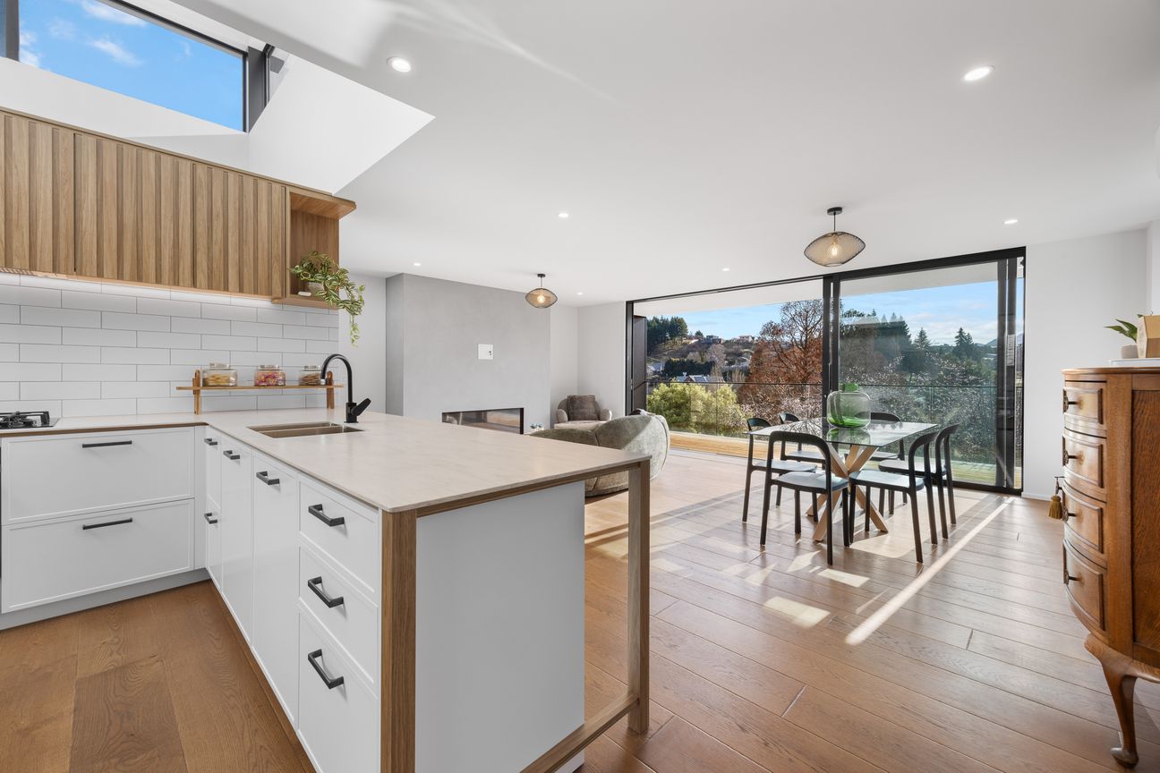 Designer Townhouse in the Heart of Wanaka - Vista 4