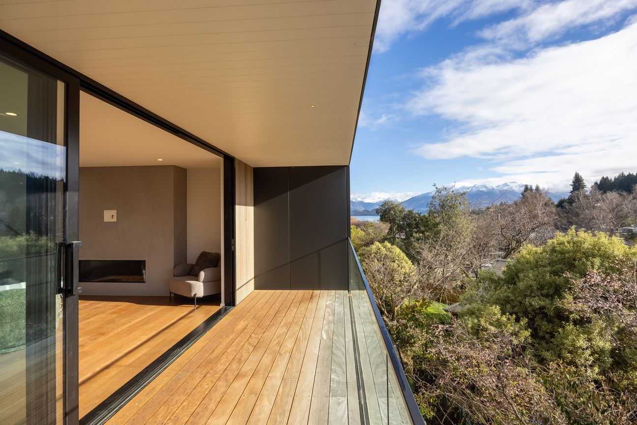 Designer Townhouse in the Heart of Wanaka - Vista 3